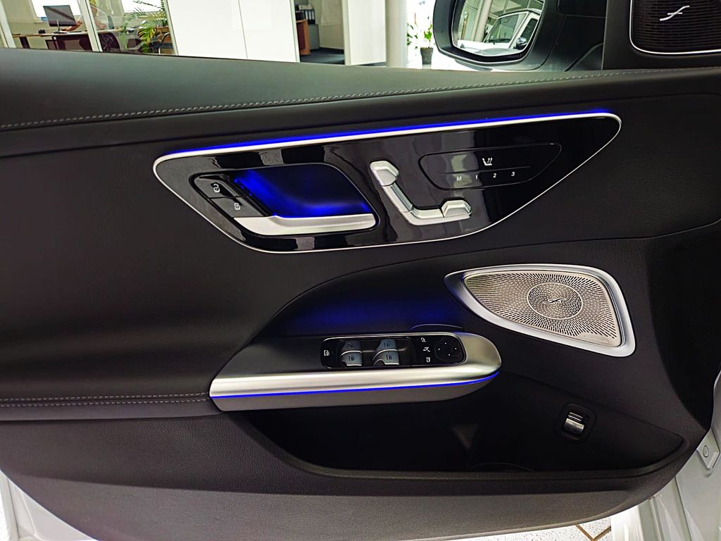 Mercedes-Benz C 300 2025