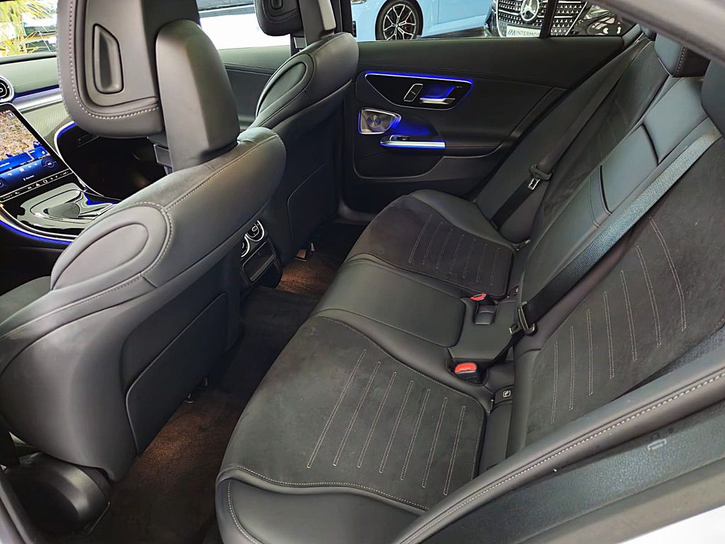 Mercedes-Benz C 300 2025