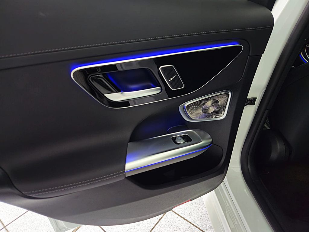 Mercedes-Benz C 300 2025