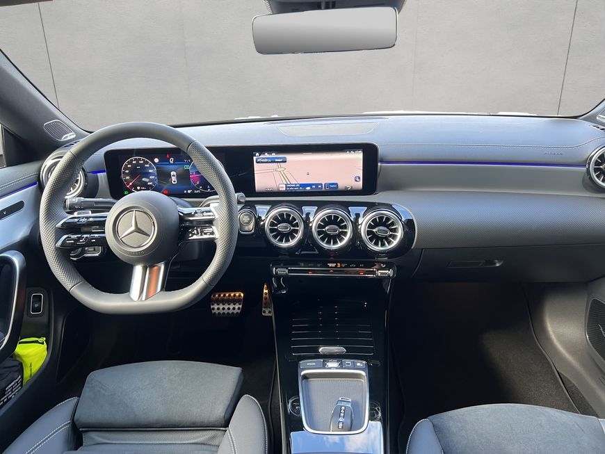 Mercedes-Benz CLA 180 2025