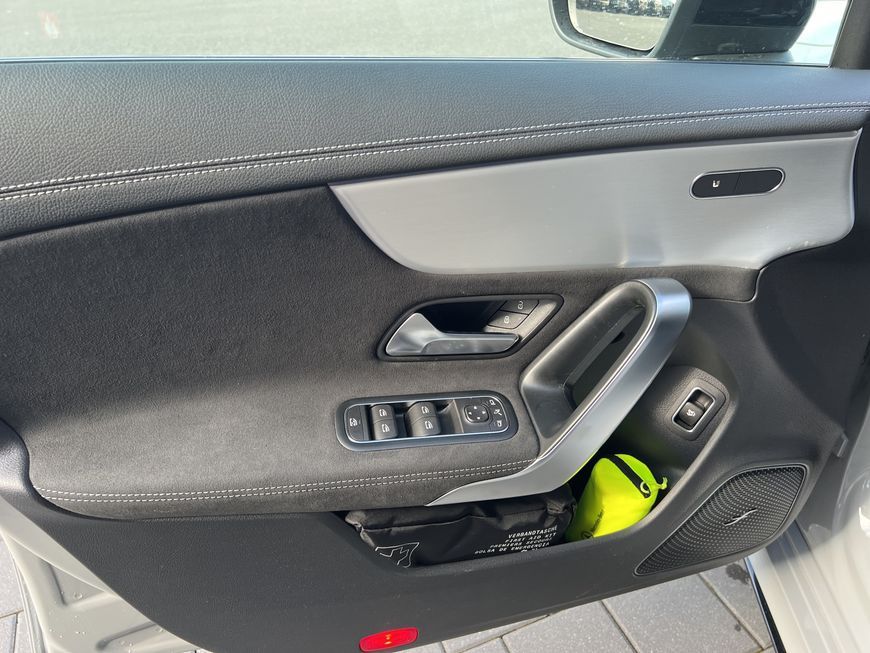 Mercedes-Benz CLA 180 2025