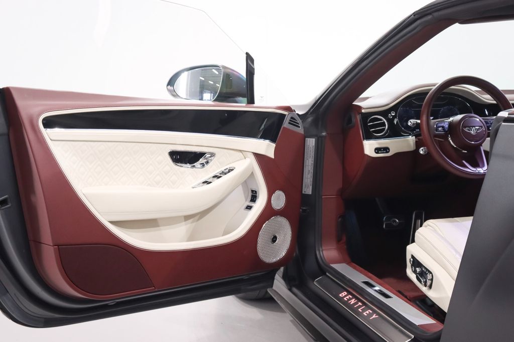 Bentley Continental GTC 2022