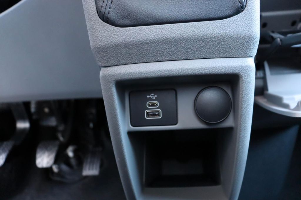 Ford Tourneo Custom 2025