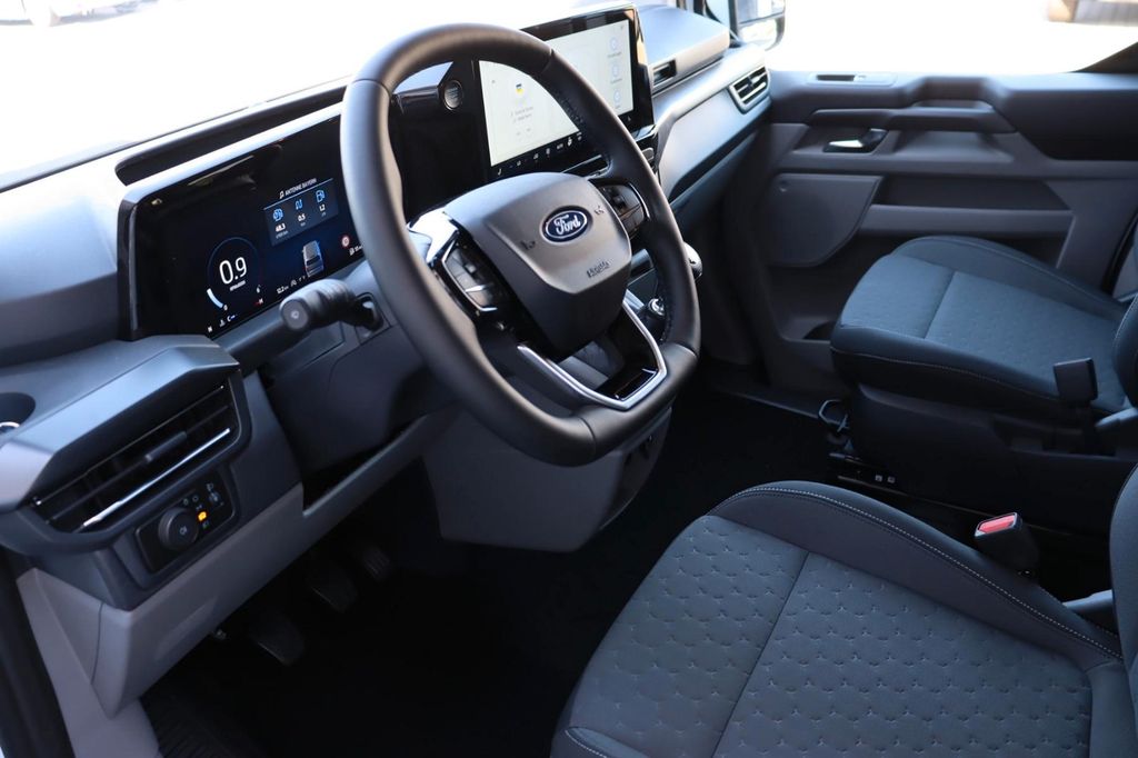 Ford Tourneo Custom 2025