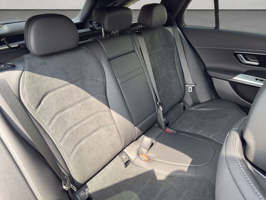 Mercedes-Benz E 300 2025