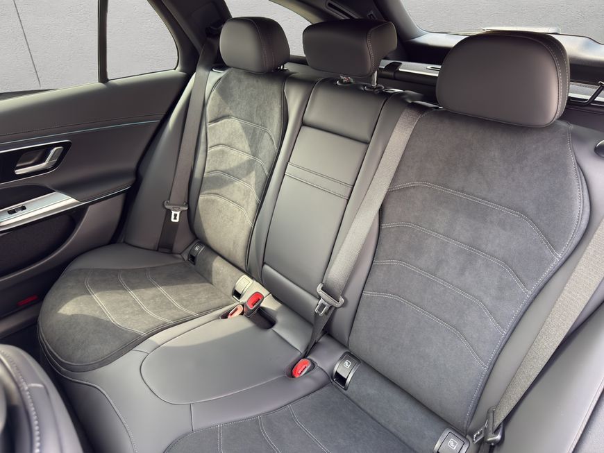 Mercedes-Benz E 300 2025