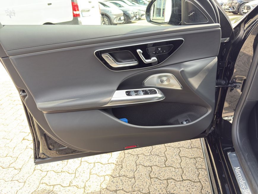 Mercedes-Benz E 300 2025