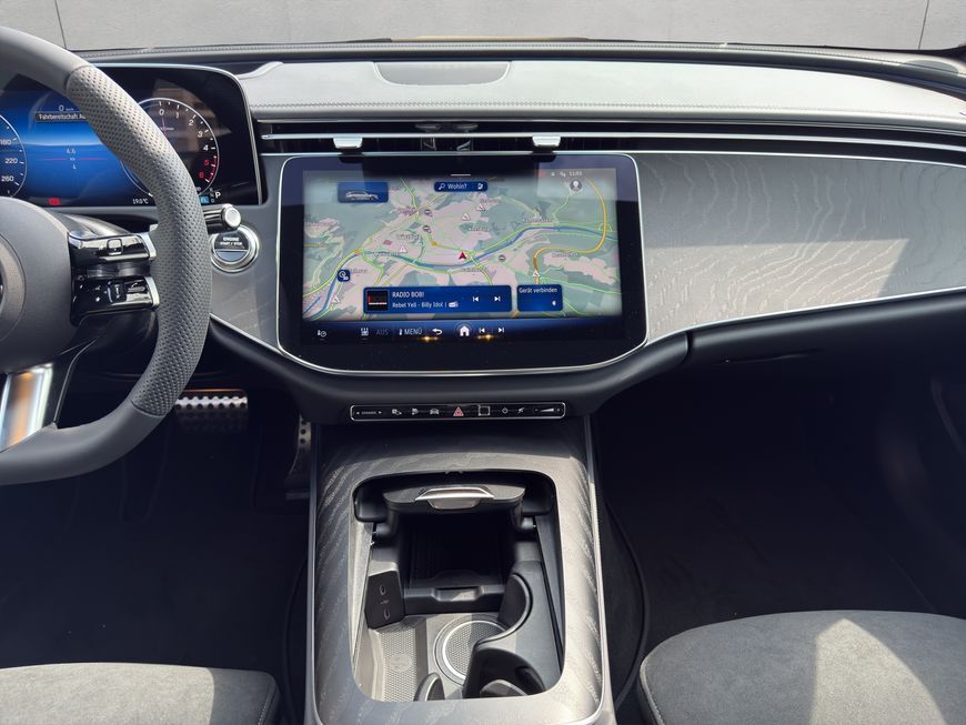 Mercedes-Benz E 300 2025