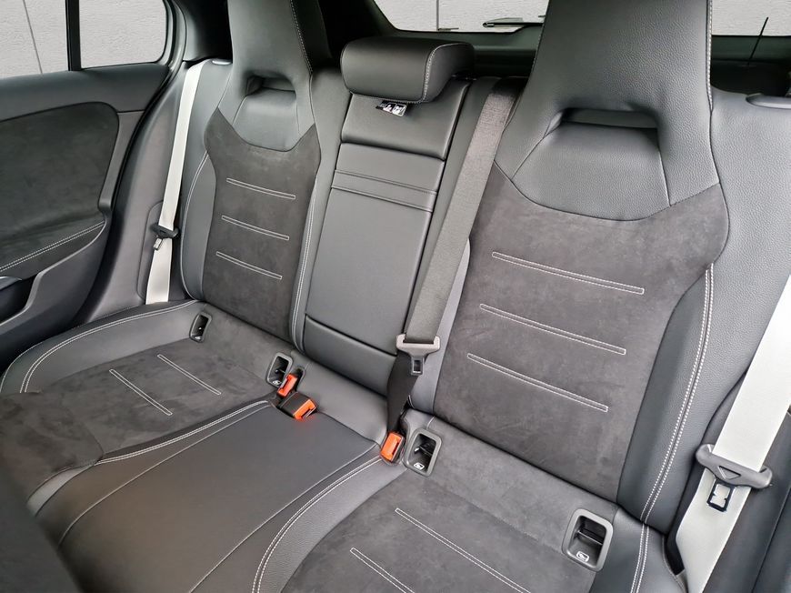 Mercedes-Benz A 180 2025