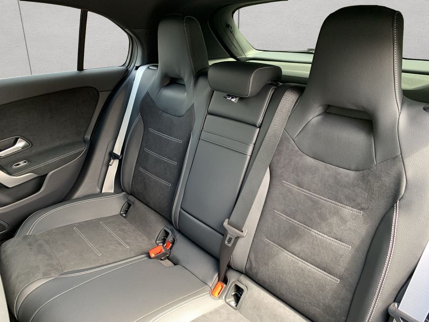 Mercedes-Benz A 180 2025