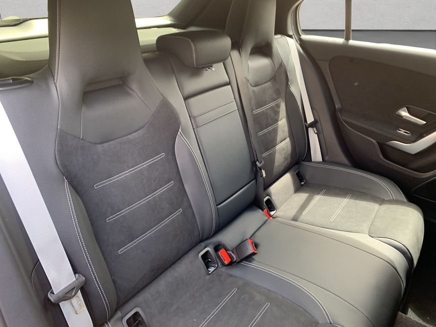 Mercedes-Benz A 180 2025