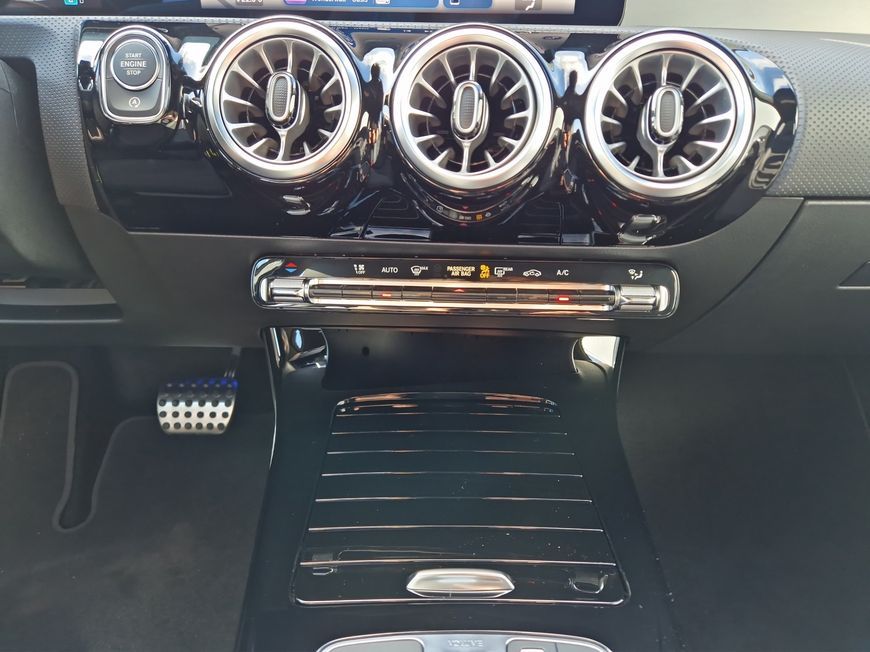 Mercedes-Benz A 180 2025