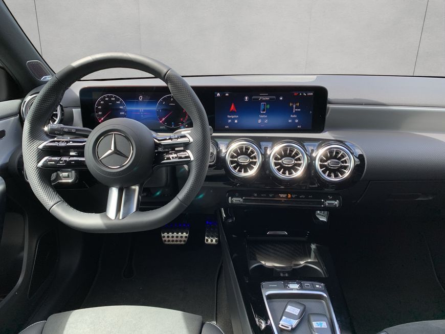 Mercedes-Benz A 180 2025