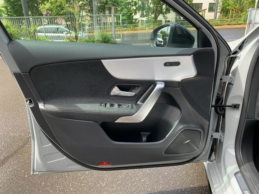 Mercedes-Benz A 180 2025