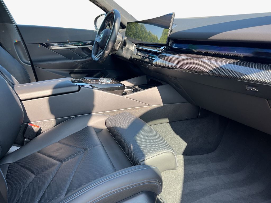 BMW i5 2024