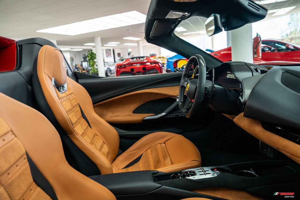 Ferrari 296 GTS 2024