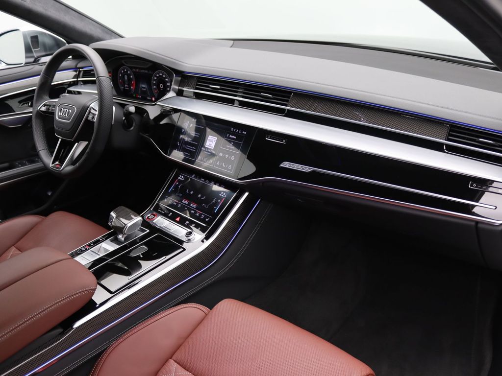 Audi S8 2024