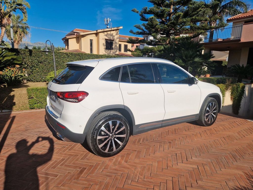 Mercedes-Benz GLA 200 2022