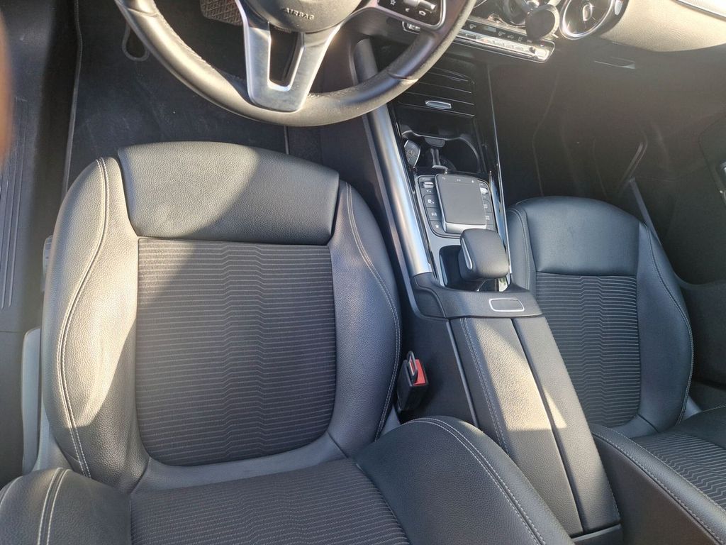 Mercedes-Benz GLA 200 2022