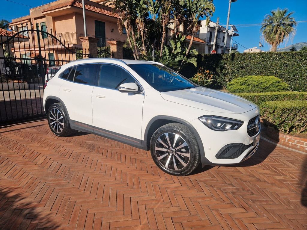 Mercedes-Benz GLA 200 2022