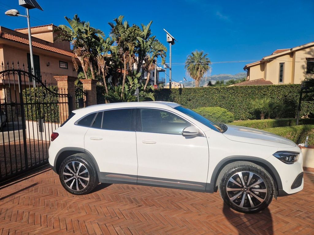 Mercedes-Benz GLA 200 2022