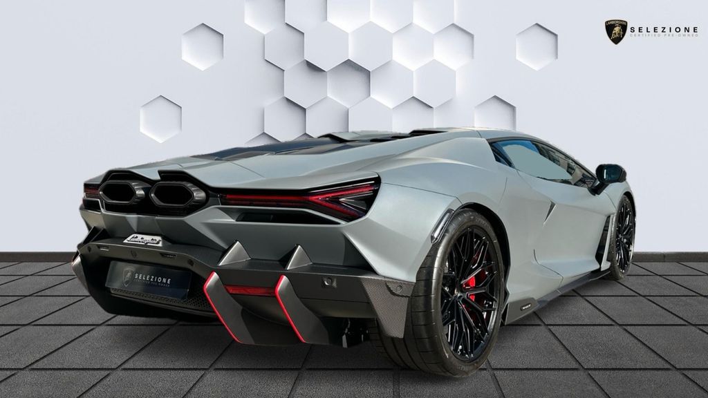 Lamborghini Revuelto 2025