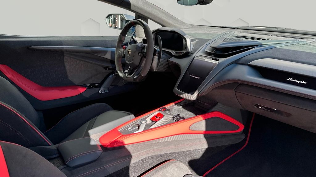 Lamborghini Revuelto 2025