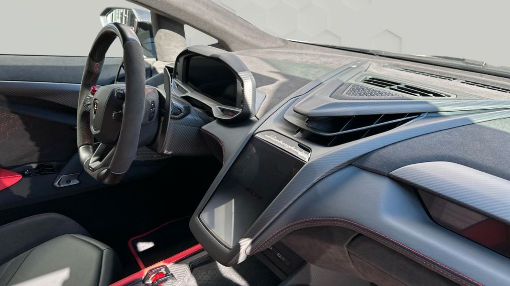 Lamborghini Revuelto 2025