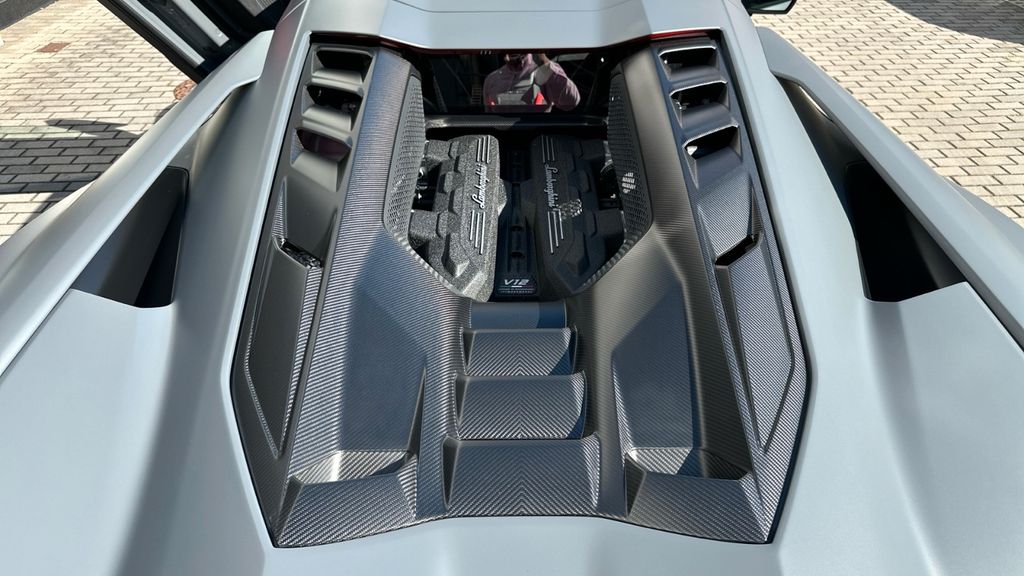 Lamborghini Revuelto 2025