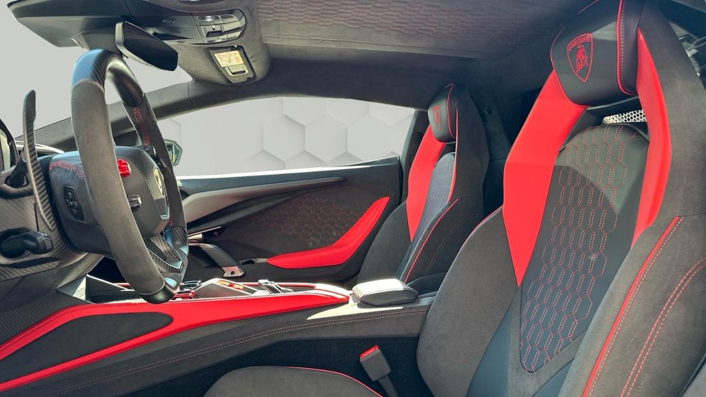 Lamborghini Revuelto 2025