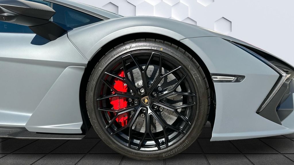 Lamborghini Revuelto 2025