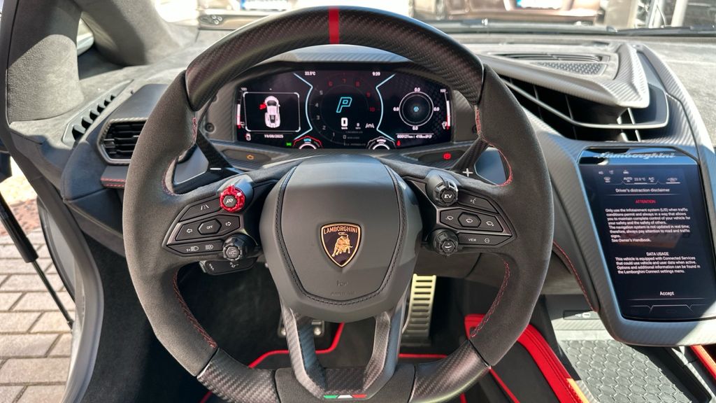 Lamborghini Revuelto 2025