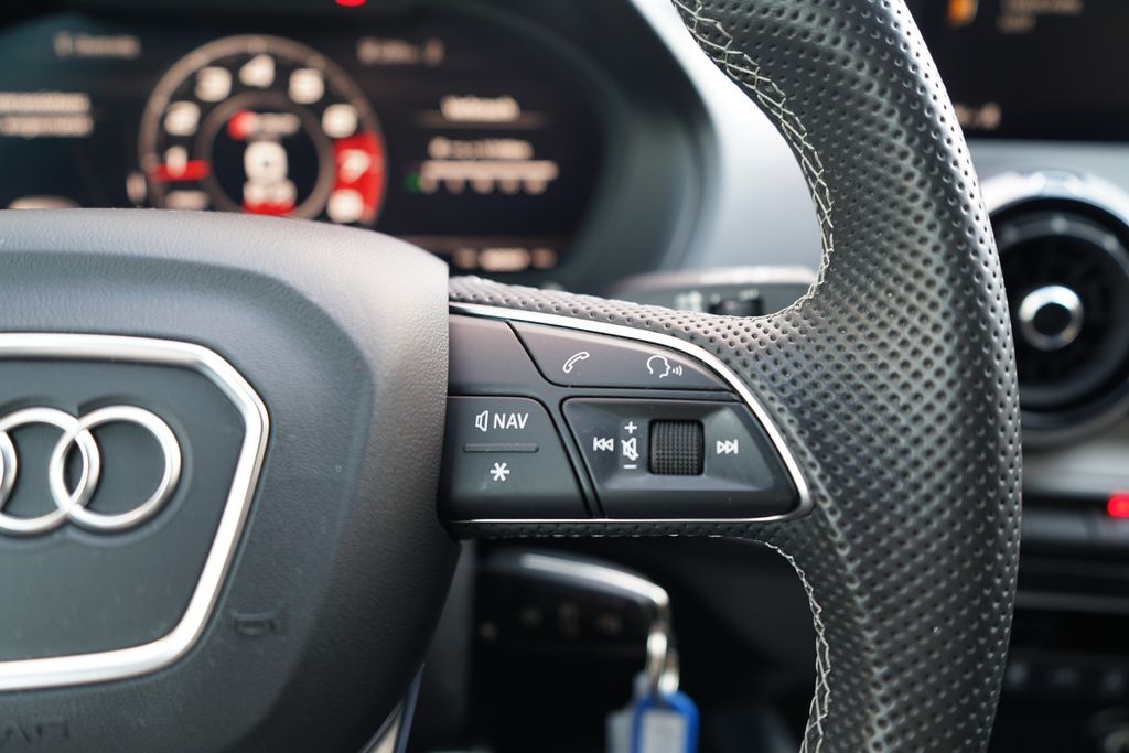 Audi SQ2 2021