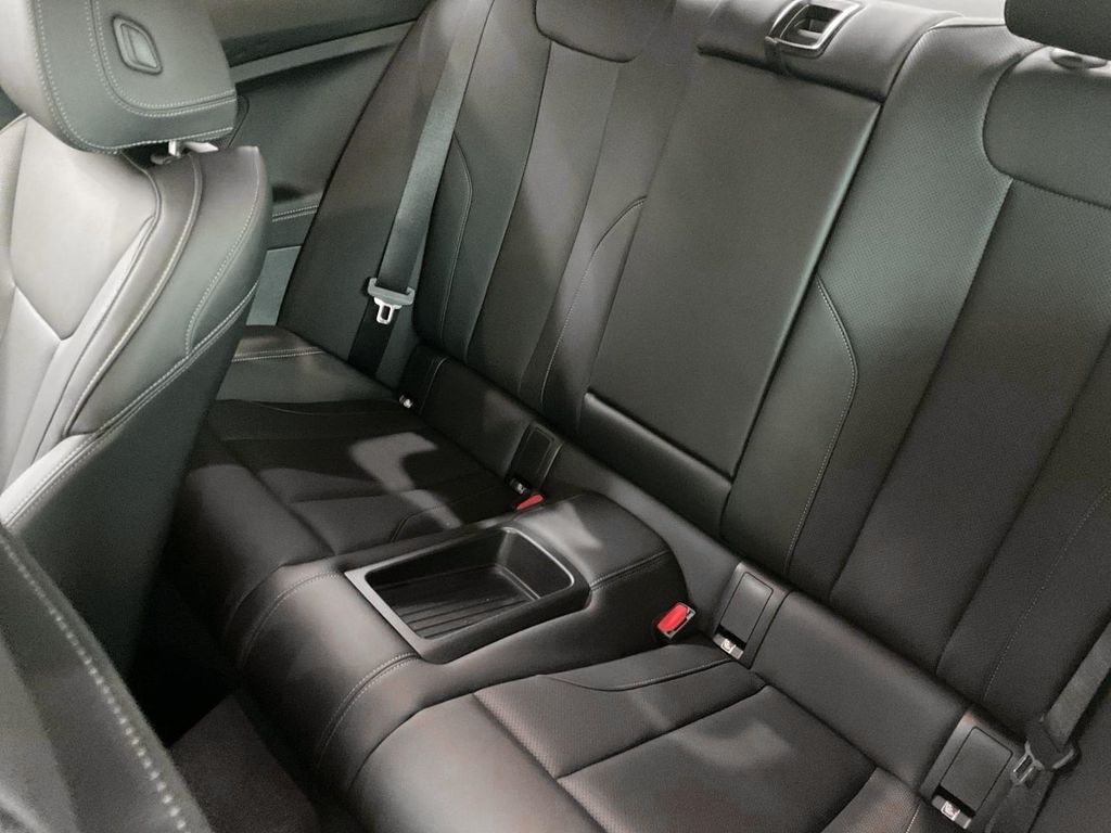 BMW 220 2025