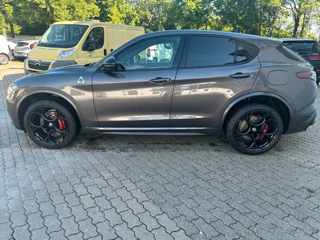 Alfa Romeo Stelvio 2025