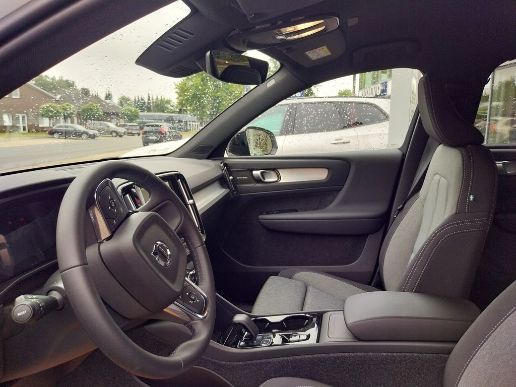 Volvo XC40 2025