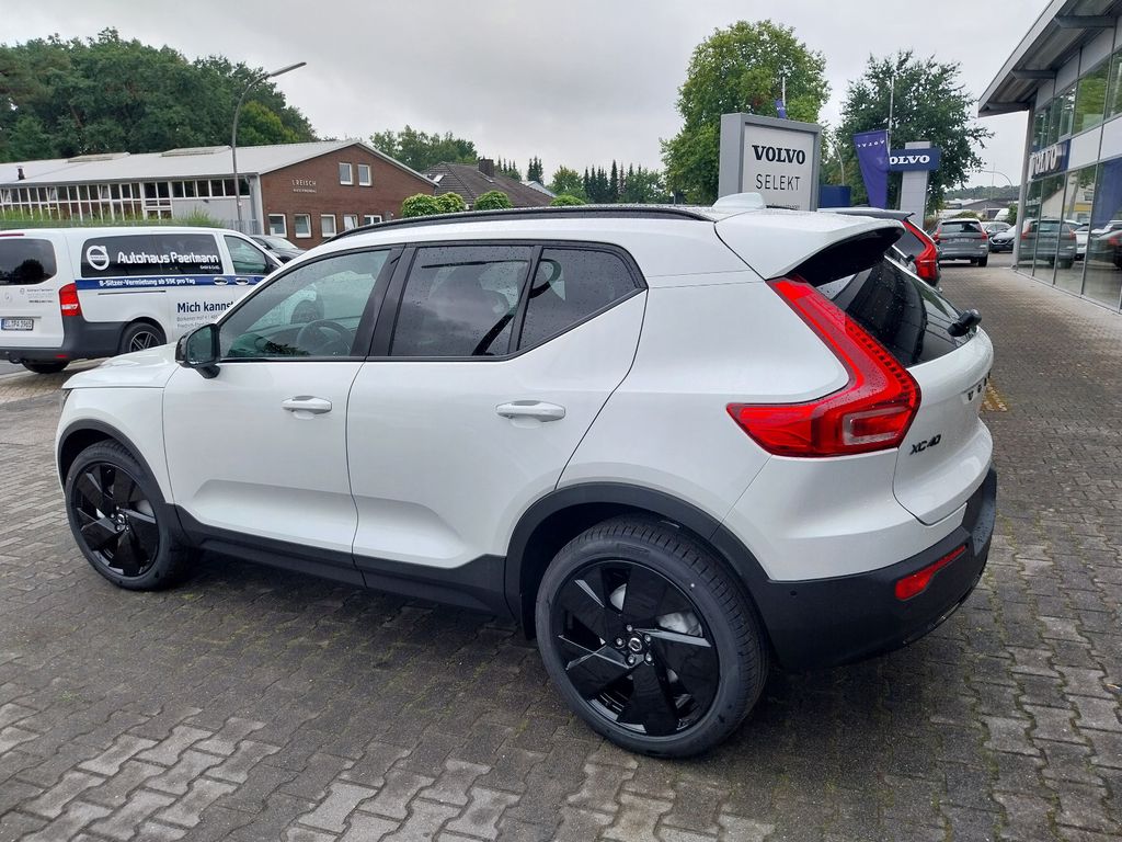Volvo XC40 2025