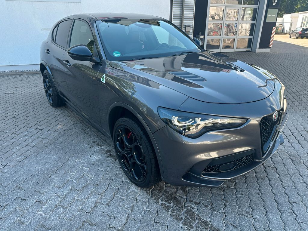 Alfa Romeo Stelvio 2025