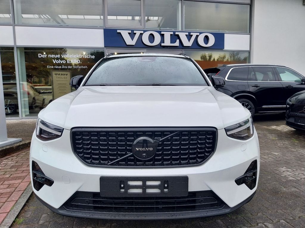 Volvo XC40 2025