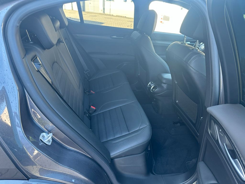 Alfa Romeo Stelvio 2025