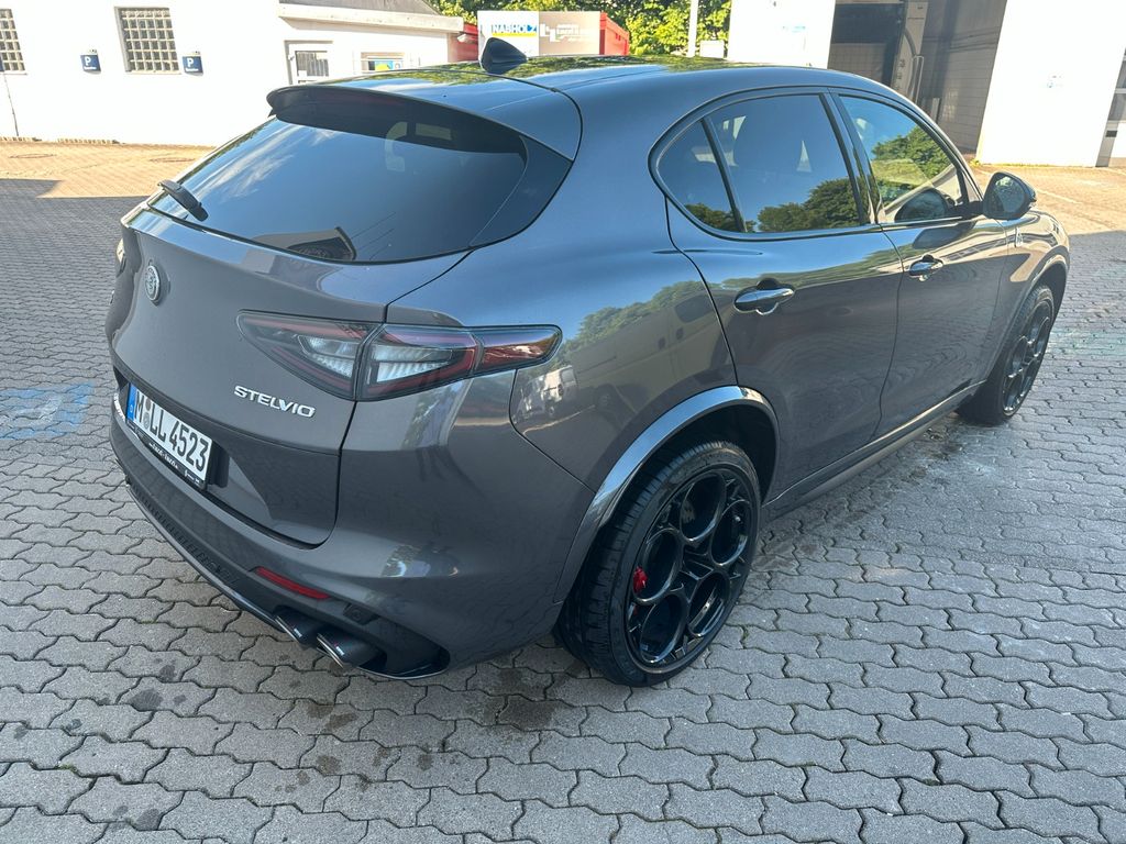 Alfa Romeo Stelvio 2025