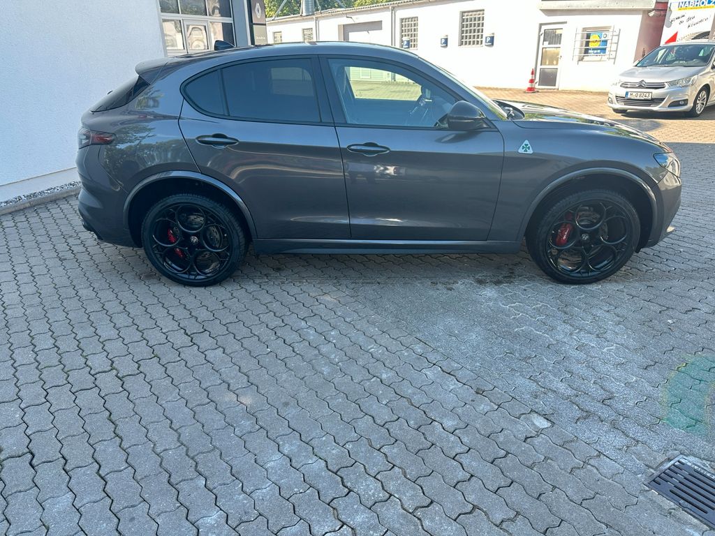 Alfa Romeo Stelvio 2025