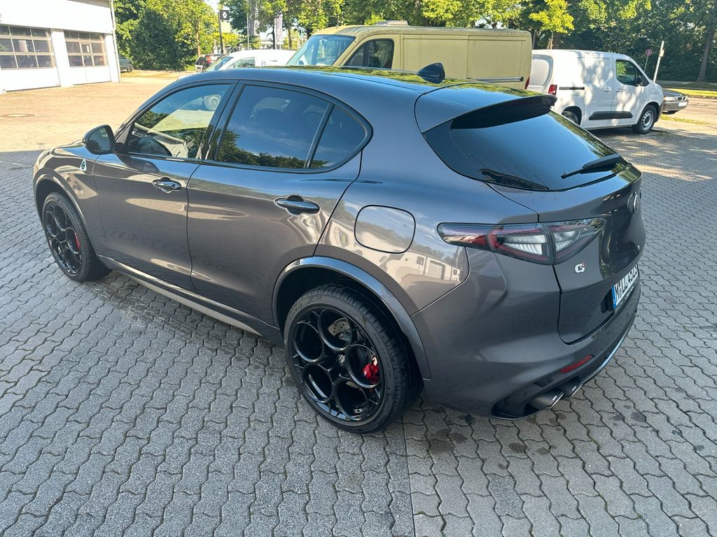 Alfa Romeo Stelvio 2025