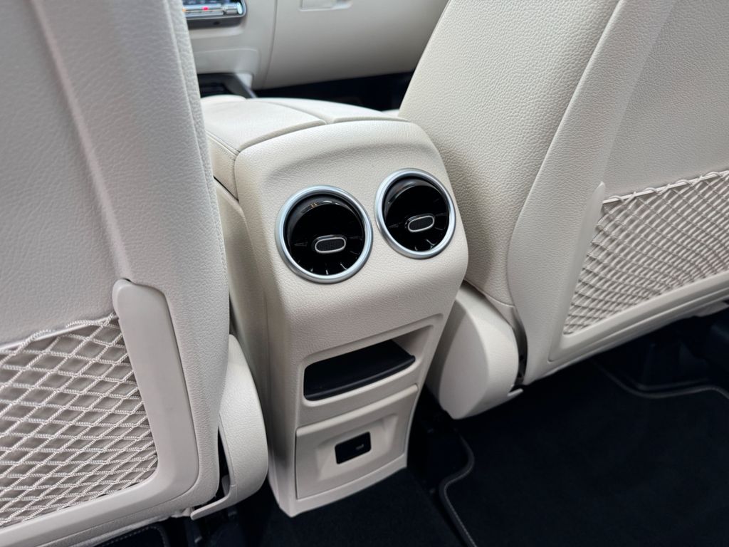 Mercedes-Benz GLB 180 2021