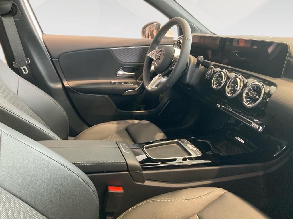 Mercedes-Benz A 180 2025