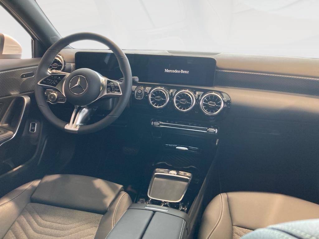 Mercedes-Benz A 180 2025