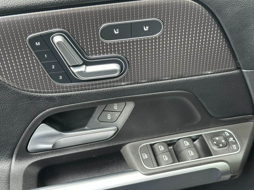 Mercedes-Benz GLB 180 2023