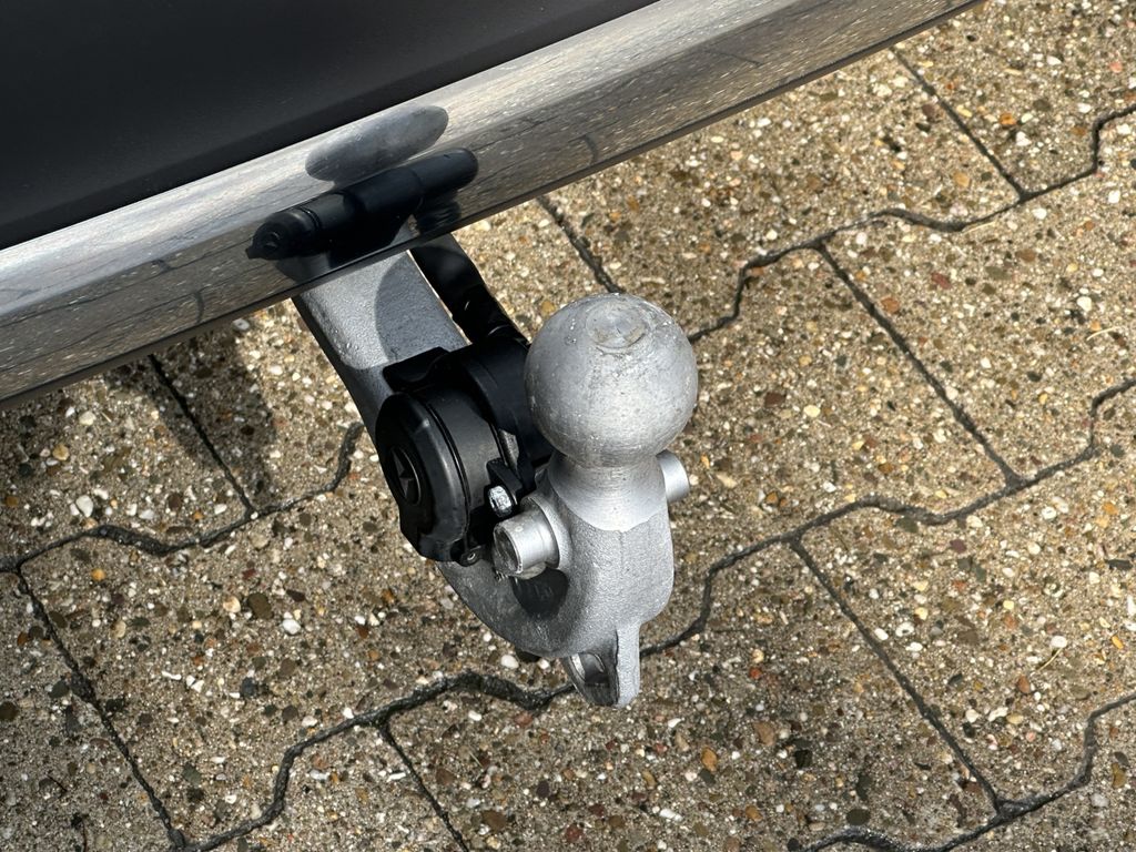 Mercedes-Benz GLB 180 2023