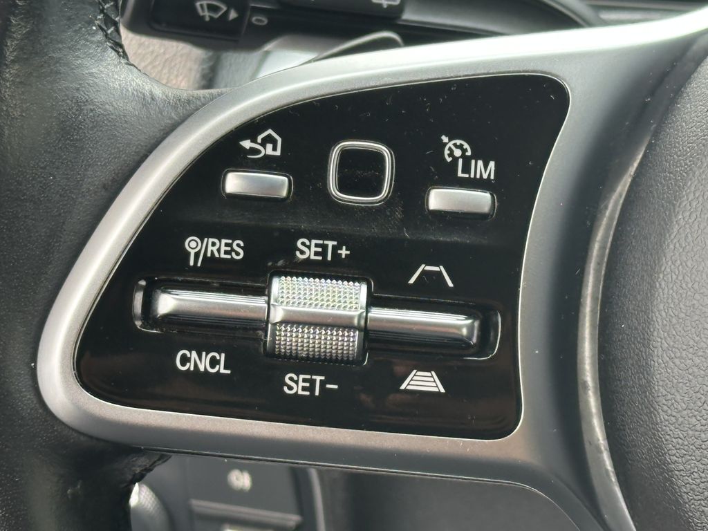 Mercedes-Benz GLB 180 2023