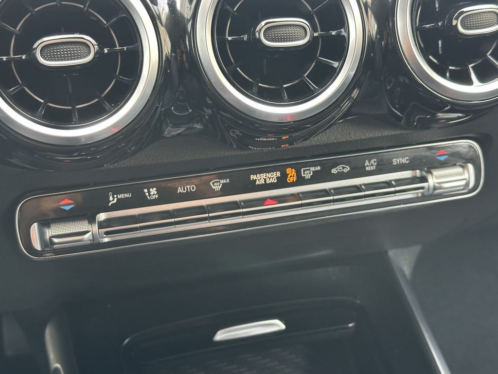 Mercedes-Benz GLB 180 2023